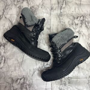 UGG Adirondack Boots snowshoes winter boots size 9.5 black grey faux fur lined